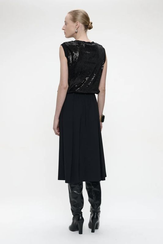 Jane Lushka skjørt , Raffaele, med litt vidde og strikk i livet.