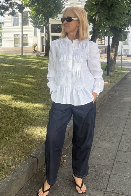 Hovedbilde Melea bluse med smock front fra 2-Biz i hvit
