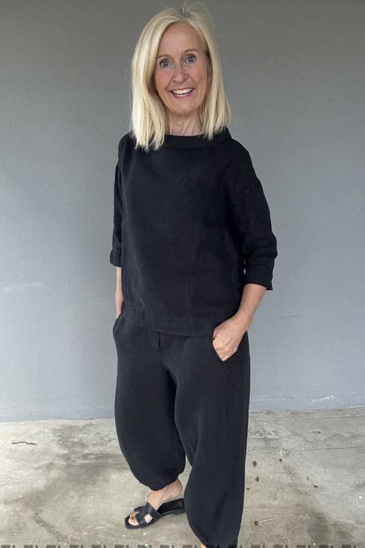 Noen linbukse 7/8 del lengde, strikk i livet bak.